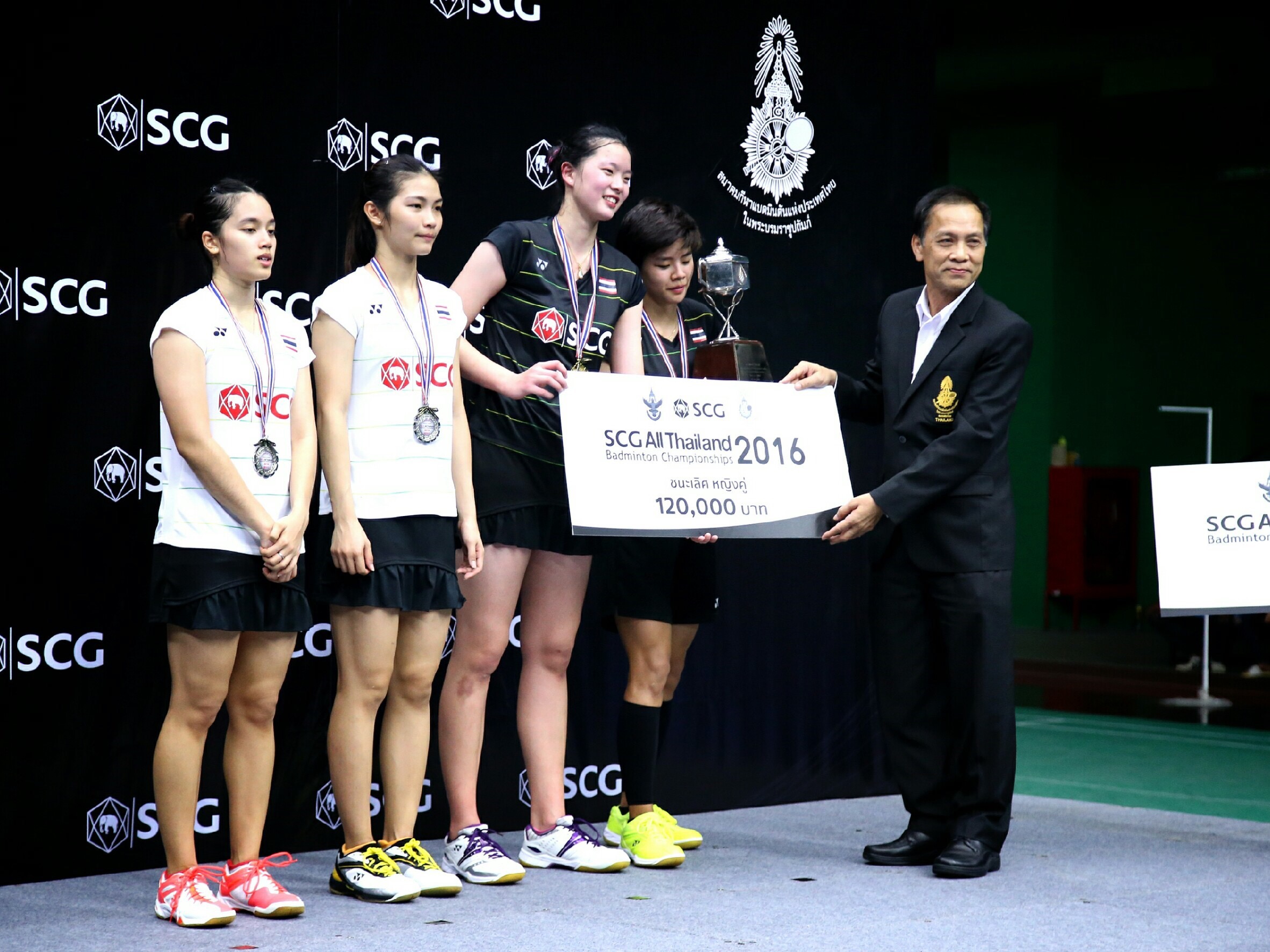 ปอป้อ-เอิร์ธ ครองแชมป์ประเทศไทย 2016 ประเภทหญิงคู่